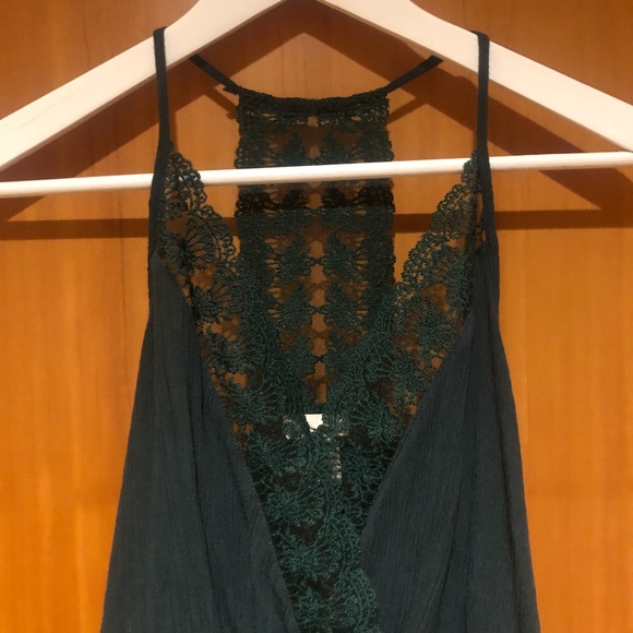 Wet Seal | Lace-trim crop top - Picture 2 of 7